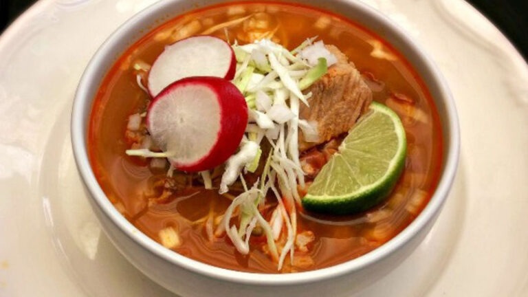 Qué Condimentos Son Esenciales Para Preparar Un Pozole Tradicional